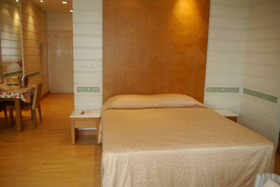 Bangkok Riverside Condo Екстер'єр фото